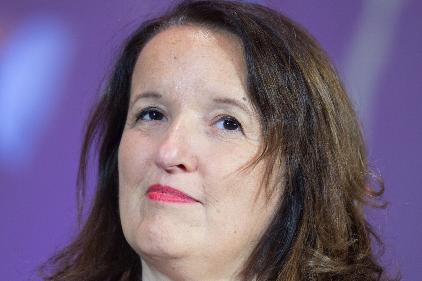 Anne Roumanoff humiliée à ses débuts : révélations bouleversantes sur un shooting scandaleux 5 Anne Roumanoff humiliée