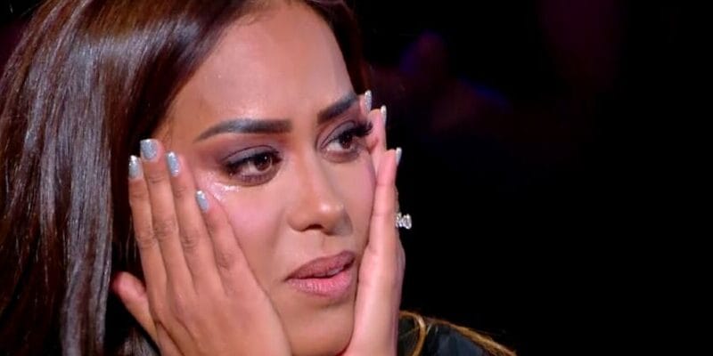 Courageuse : Amel Bent monte sur scène malgré une grave brûlure ! 5 Amel Bent monte sur scène
