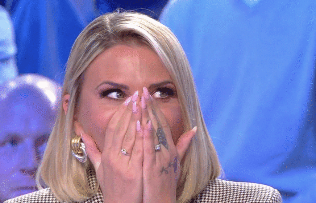 Kelly Vedovelli absente, TPMP terminé : Hanouna balance sur la suite ! 5 Kelly Vedovelli absente