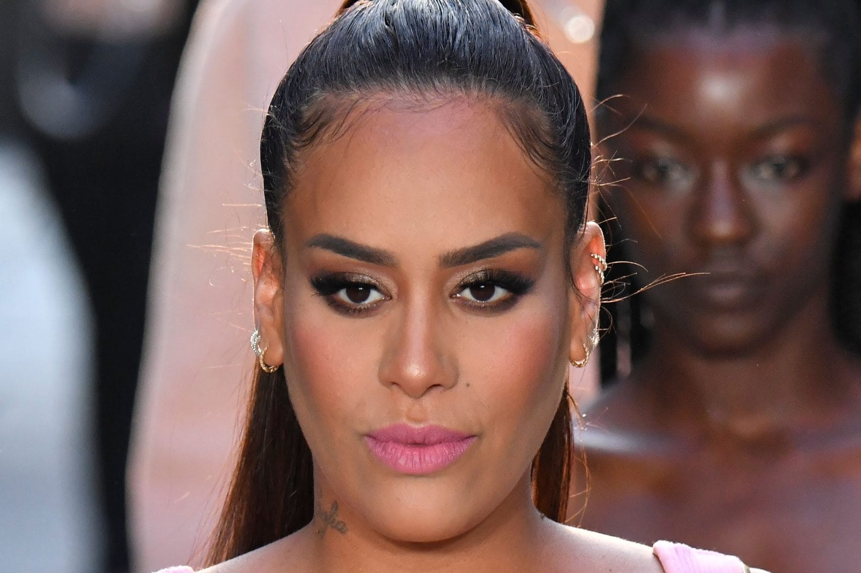 Amel Bent et le poids "yoyo" : un témoignage sincère sur l’acceptation de soi 5 Amel Bent