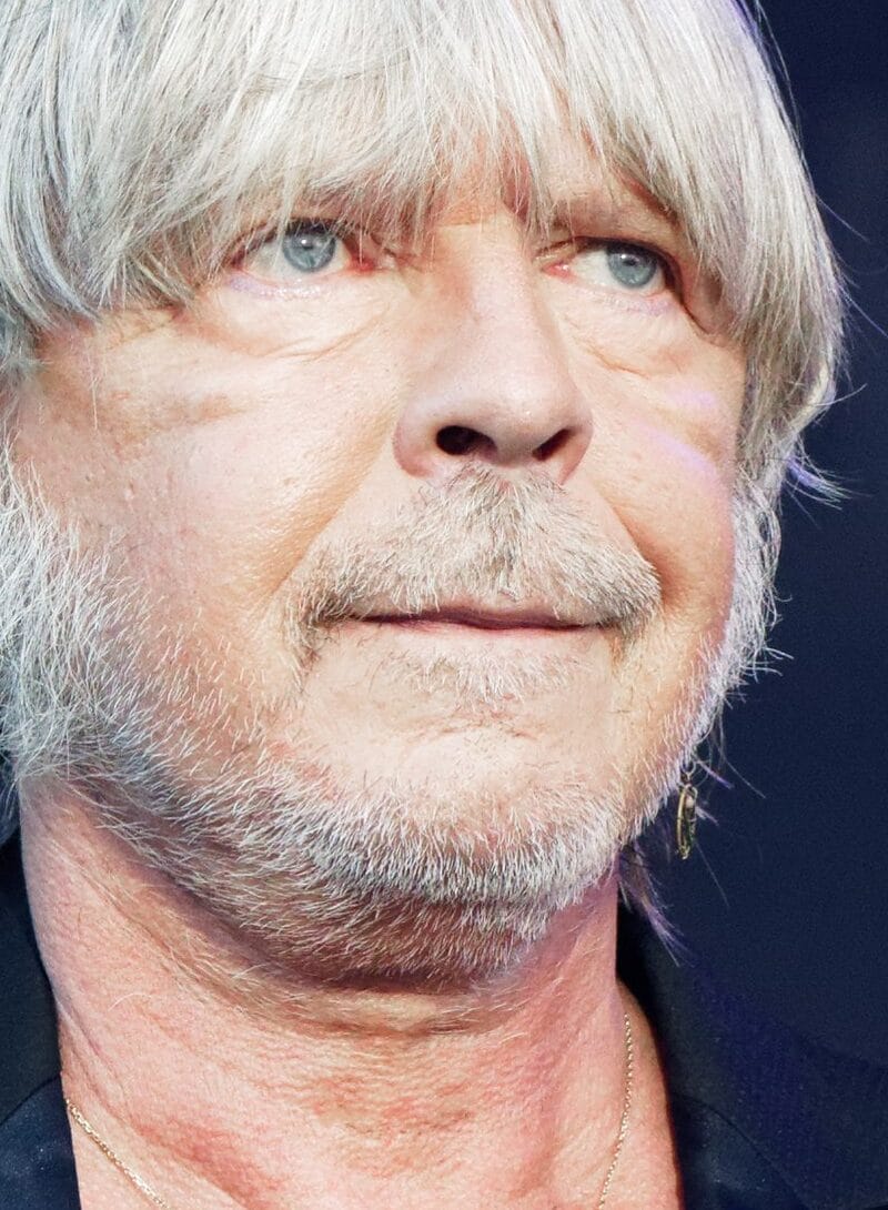 Renaud viré d’un avion en route pour le Canada : ce qui s’est vraiment passé 5 Renaud viré d’un avion