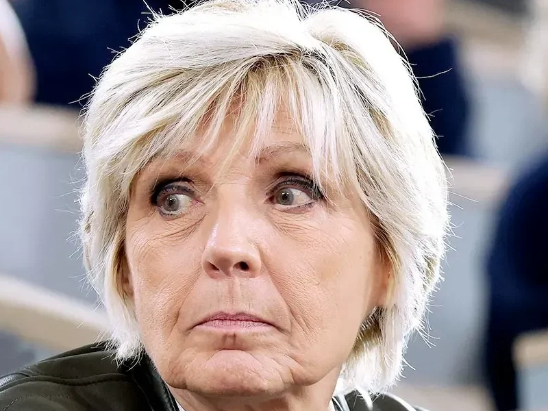 Evelyne Dhéliat face aux critiques