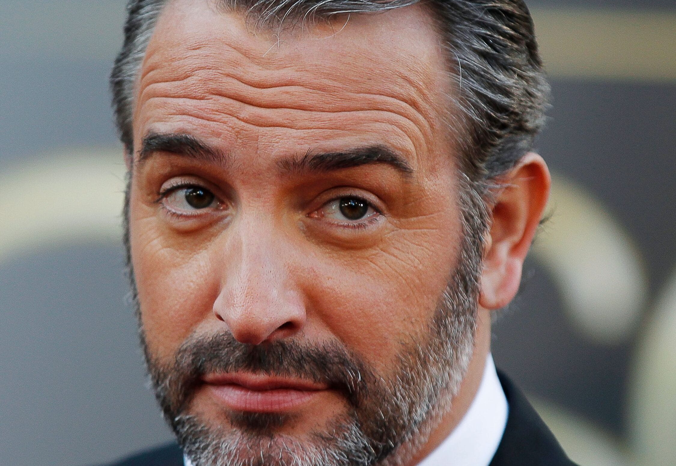 Jean Dujardin répond à la polémique : il défend une France authentique face aux extrêmes 5 Jean Dujardin répond à la polémique