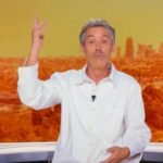 Yann Barthès souriant, animateur télé français